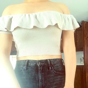 Shoulder less crop top.
